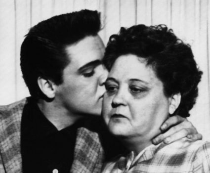 Gloria, la madre que configuró el alma del rock and roll de Elvis Presley