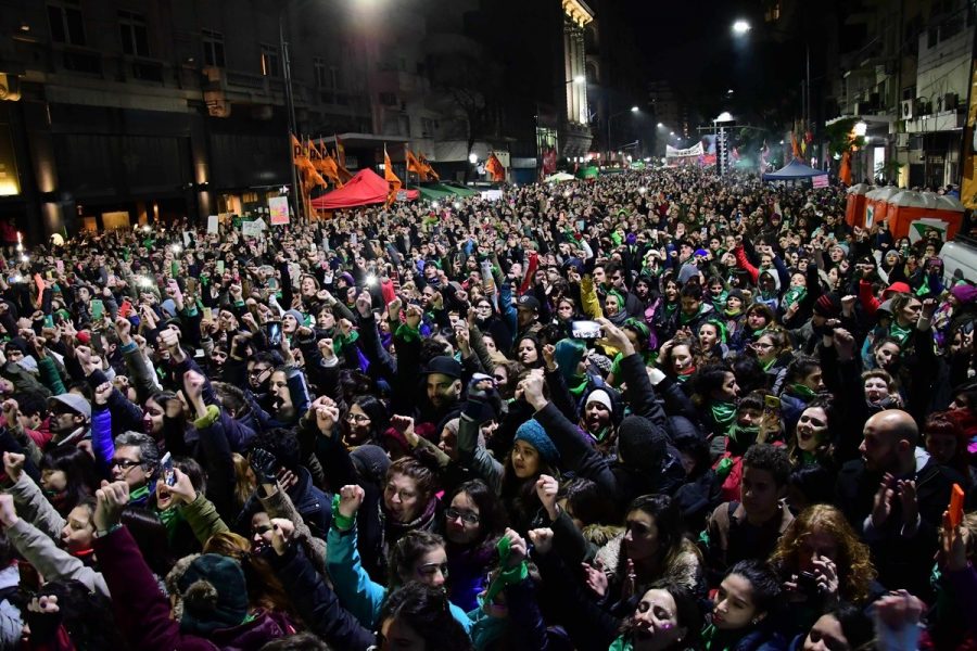 debate por el aborto , Plaza del Congreso foto MARCELO CARROLL