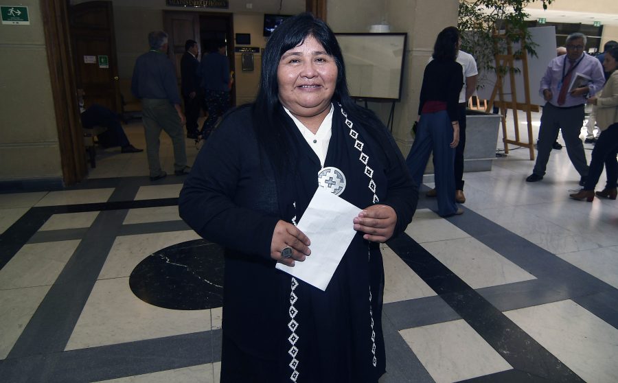 15 de NOBIEMBRE de 2018 / VALPARAISO Emilia Nuyado en conferencia de prensa donde se refrieren en la interpelar al ministro Chadwick por muerte de comunero. FOTO :PABLO OVALLE ISASMENDI/ AGENCIAUNO