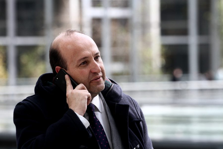 5 de JULIO de 2018 / SANTIAGO El fiscal Manuel Guerra, durante un receso de la segunda jornada de discusión del procedimiento abreviado de Pablo Wagner, imputado por enriquecimiento ilícito en el marco del caso Penta. FOTO: HANS SCOTT / AGENCIAUNO