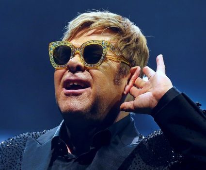 GRAF3345 BARCELONA 03 12 2017 - El cantante compositor y pianista britanico Elton John durante el concierto que ofrece hoy en el Palau Sant Jordi de Barcelona dentro de su gira mundial Wonderful crazy night tour EFE Alejandro Garcia