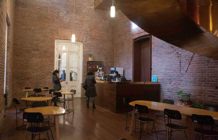 Amira Osorio sobre el Café La Huérfana: “Este nace con la idea de crear un  lugar en donde se vendiera comida consciente” - Radio Duna